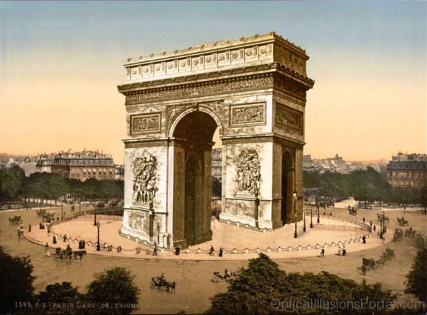 Arc de Triomphe Ambigious Illusion