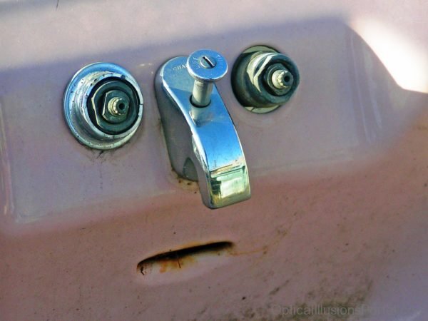 Bathtub Face Illusion