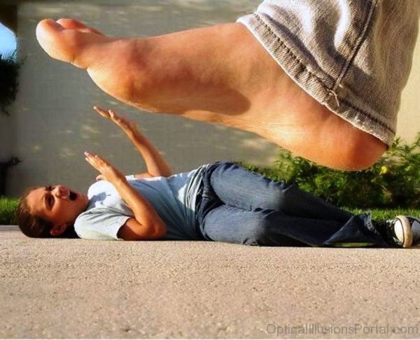 Foot Size Optical Illusion