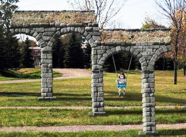 Funny Lookin Arch Illusion