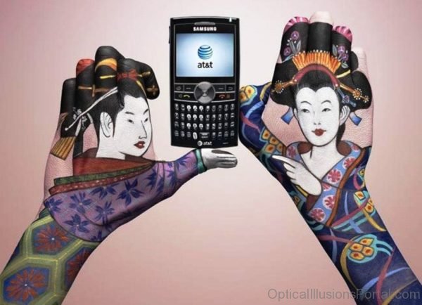 Geisha Girls Optical Illusion