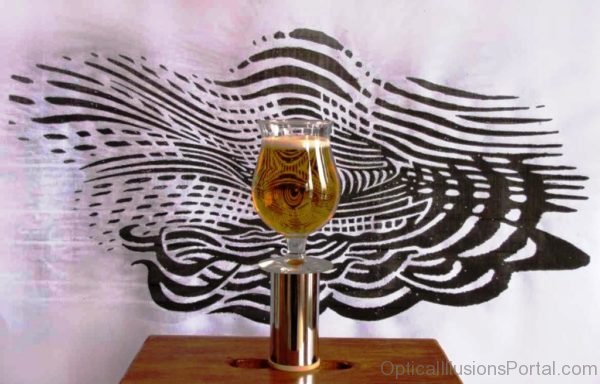 Reflective Anamorphic Illusion