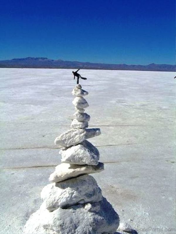 Stones Optical Illusion