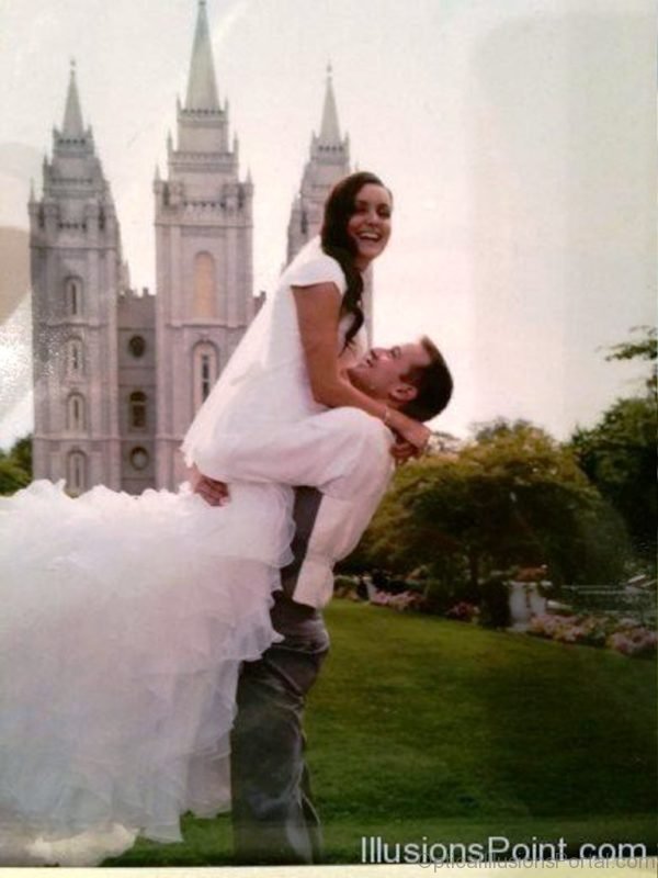 Crazy Wedding Optical Illusion