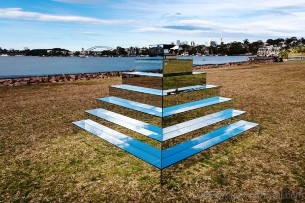 Mirrored Ziggurat Illusion