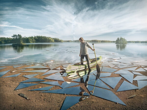 Men Optical Illusion Water Canoes Wallpaper